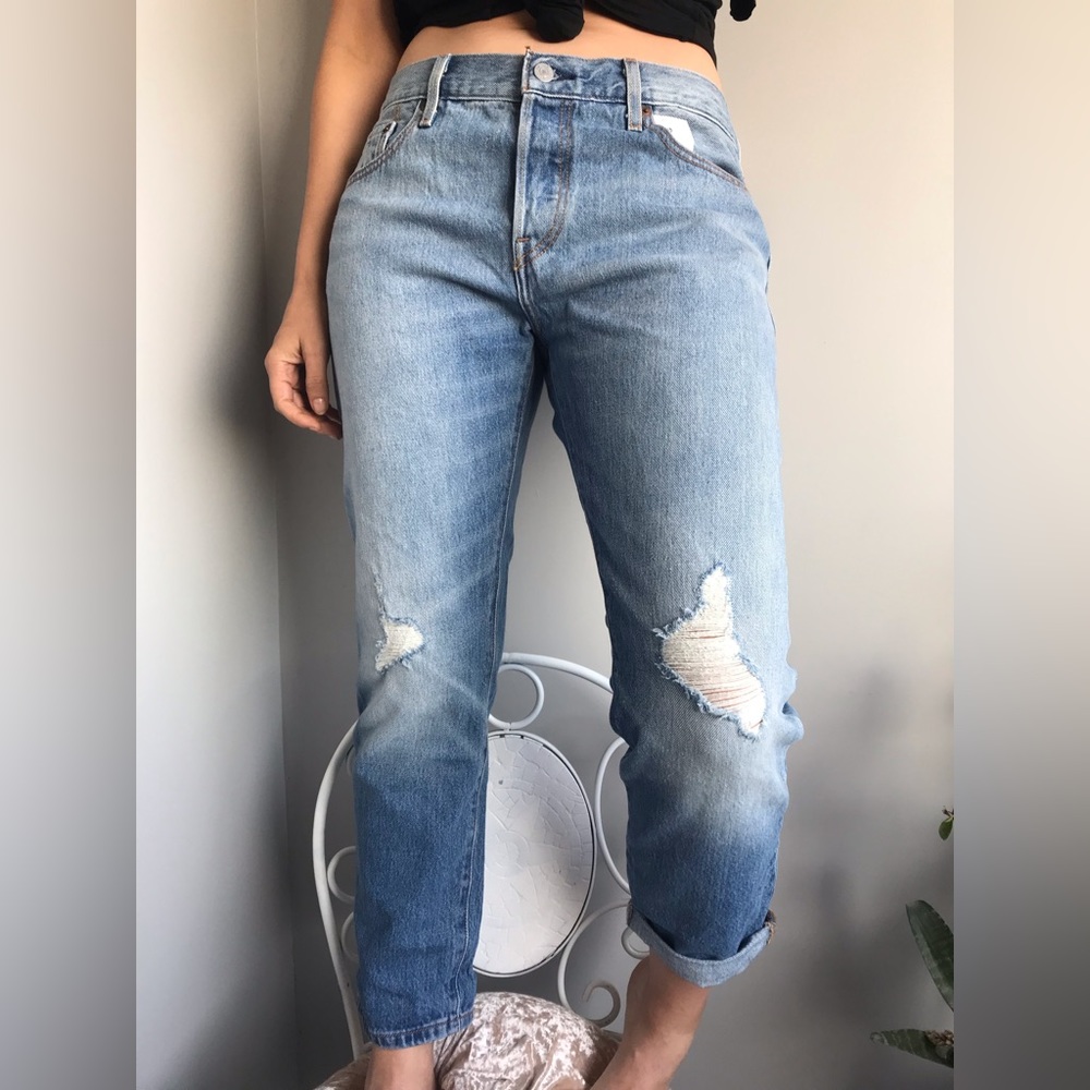 501 LEVIS original fit- RARE - Mildly distressed knee ✨👌🏽 perfect vintage fade